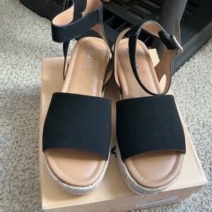 Soda Topic Open Toe Buckle Ankle Strap Espadrilles Flatform Wedge Casual Sandal